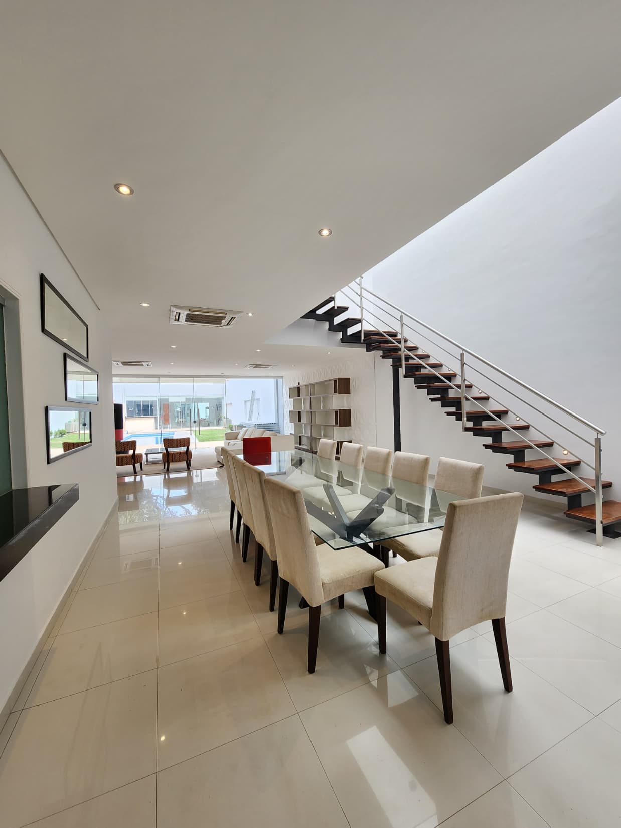Vendo/Alquilo Casa Mínimalista full amoblada ,en Ykua Sati, foto 2