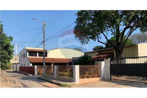 Vendo casa con tinglado en villa aurelia