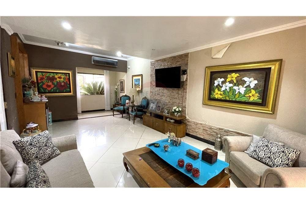 Importante Residencia en Fernando de la Mora Z.N, foto 3