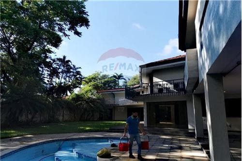 lujosa residencia en el exclusivo Barrio Los Laureles, foto 4