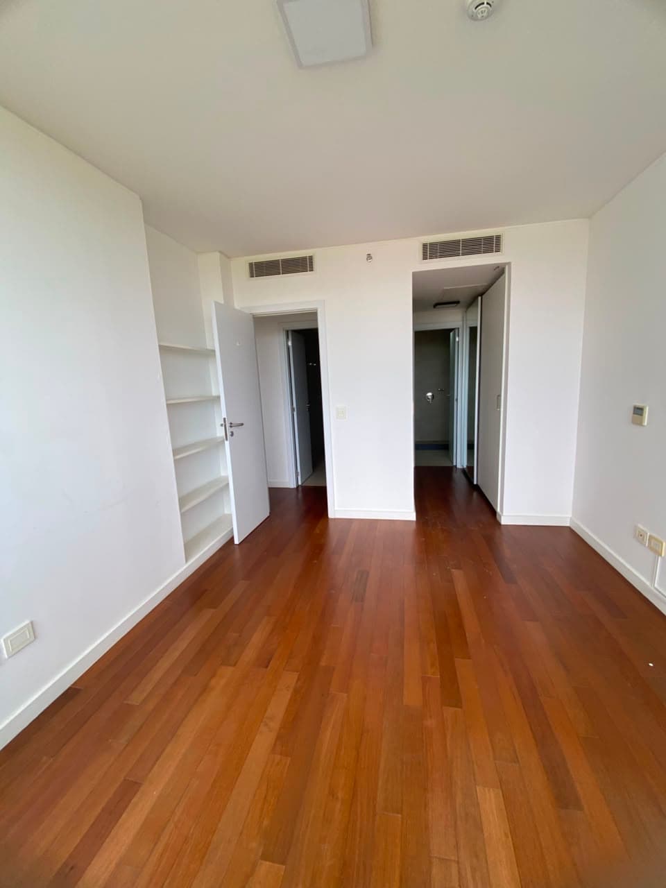 Alquilo edificio de 4 pisos en Villa Elisa