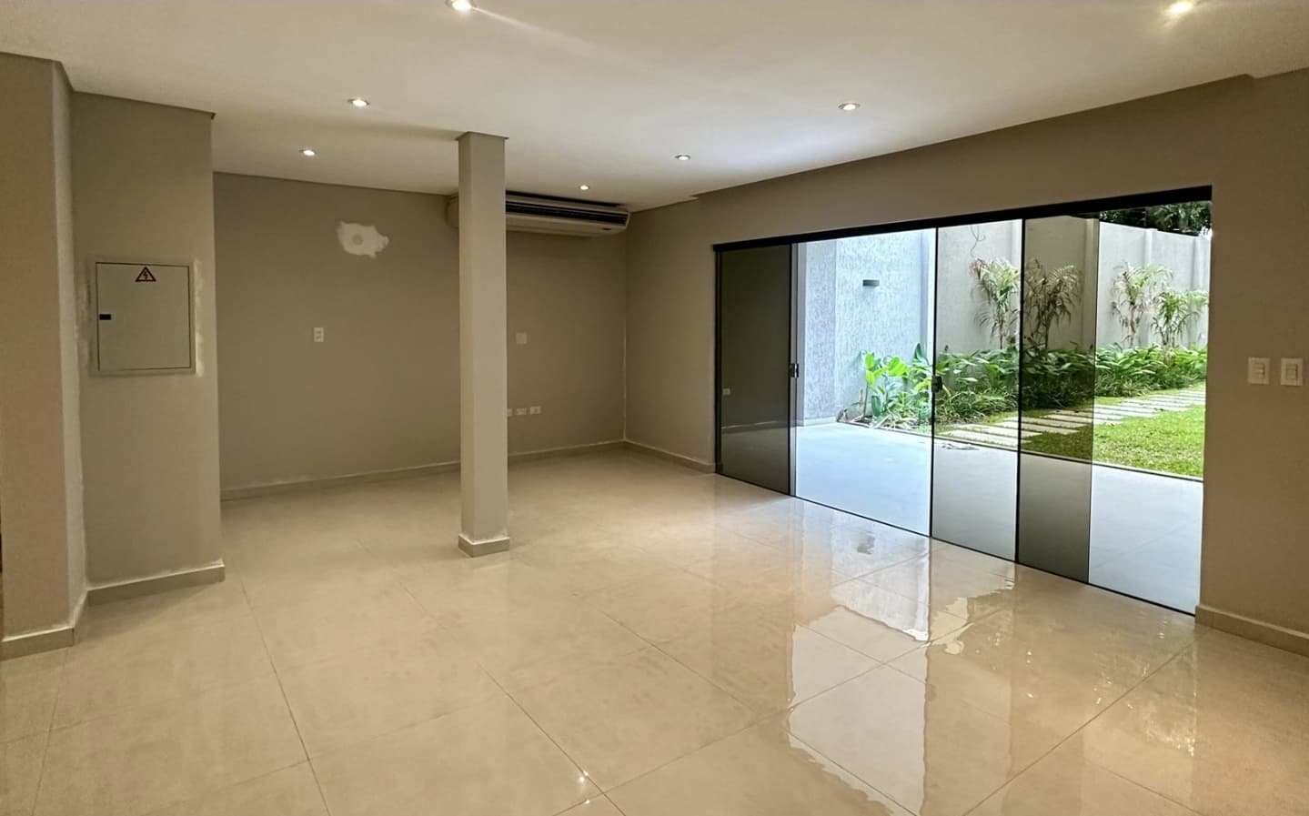 Alquilo hermosa casa remodelada de 4 habitaciones en Asunción