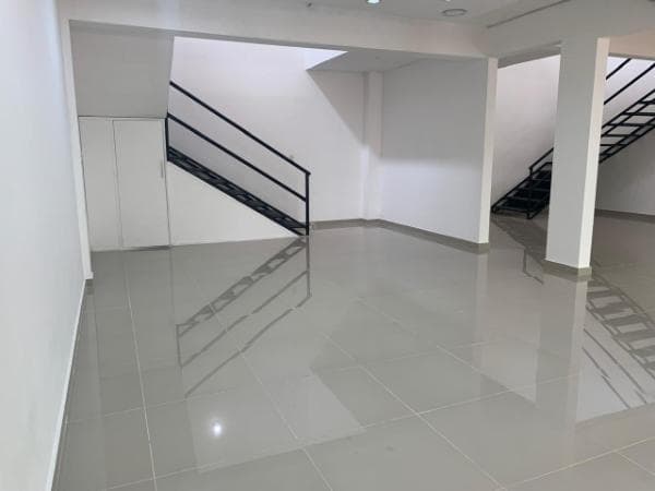 Salón comercial en avenida boggiani, foto 5