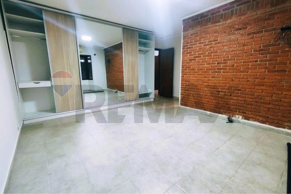 Casa - Alquiler - Luque, Central, Paraguay, foto 3