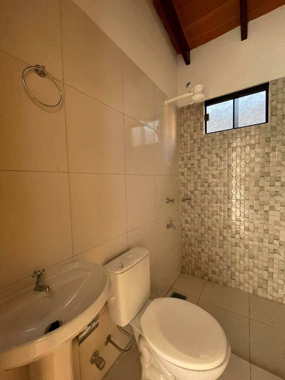 En alquiler casa a estrenar de 2 dormitorios zona costa fleitas - Luque/aregua, foto 5