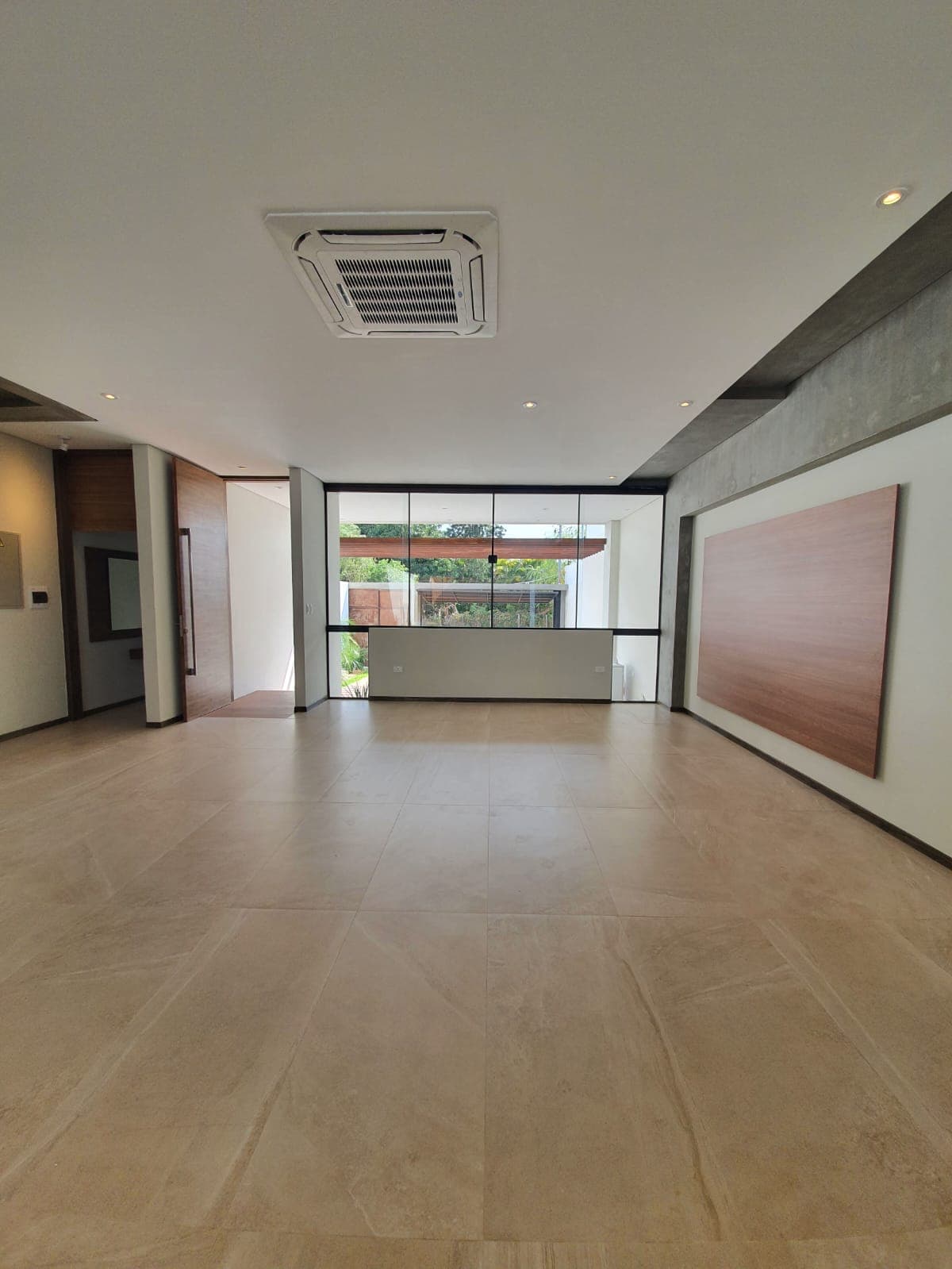 Alquilo hermosa casa pareada en mburucuya 300 m²