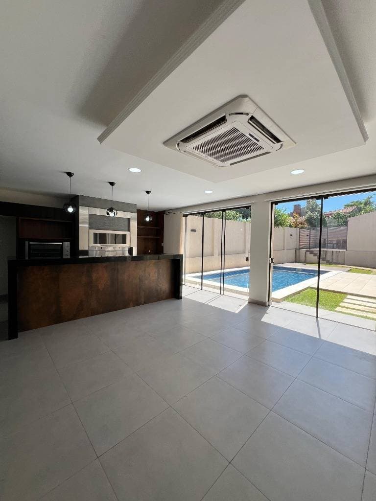 Casa de 3 habitaciones en el barrio ycua sati, foto 2
