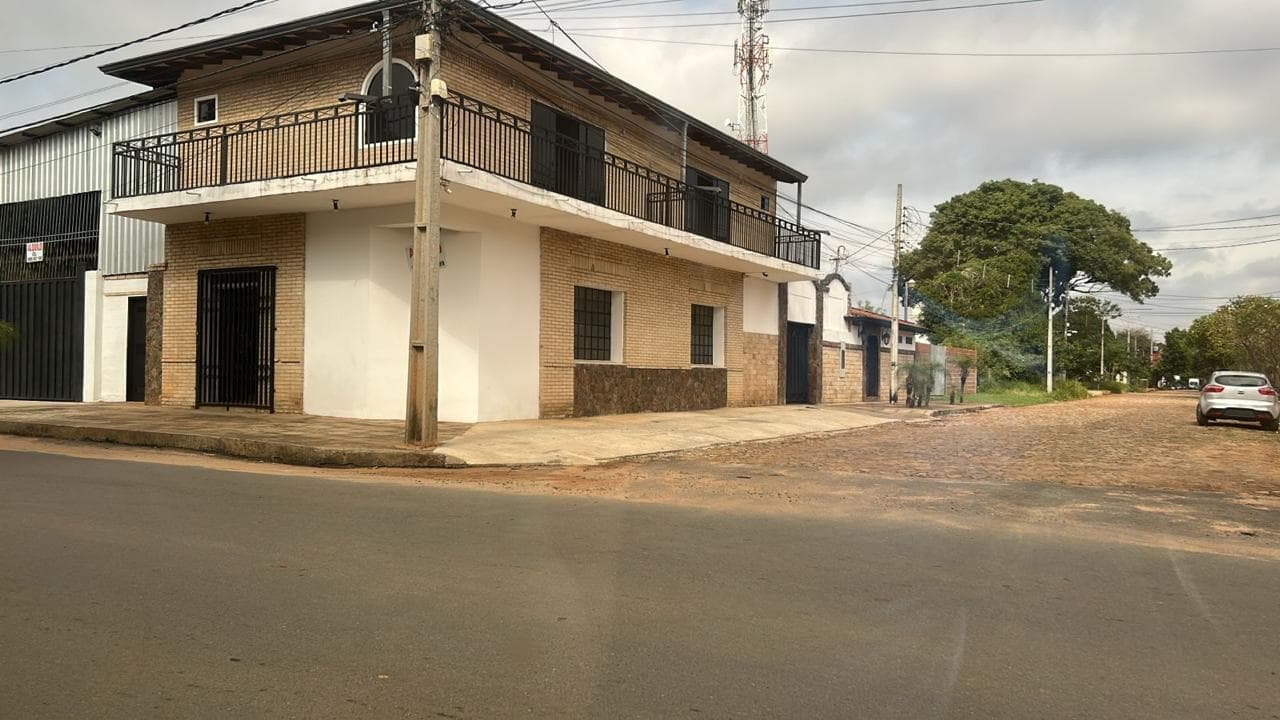 Salon comercial con amplio deposito adyacente en Luque 4to barrio — foto 3