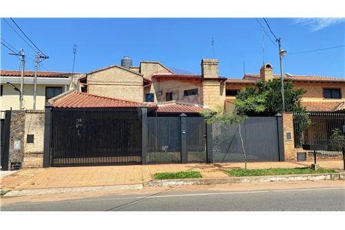 Casa a la venta en zona residencial de Fdo. de la Mora Zona Norte - Ingavi, foto 3