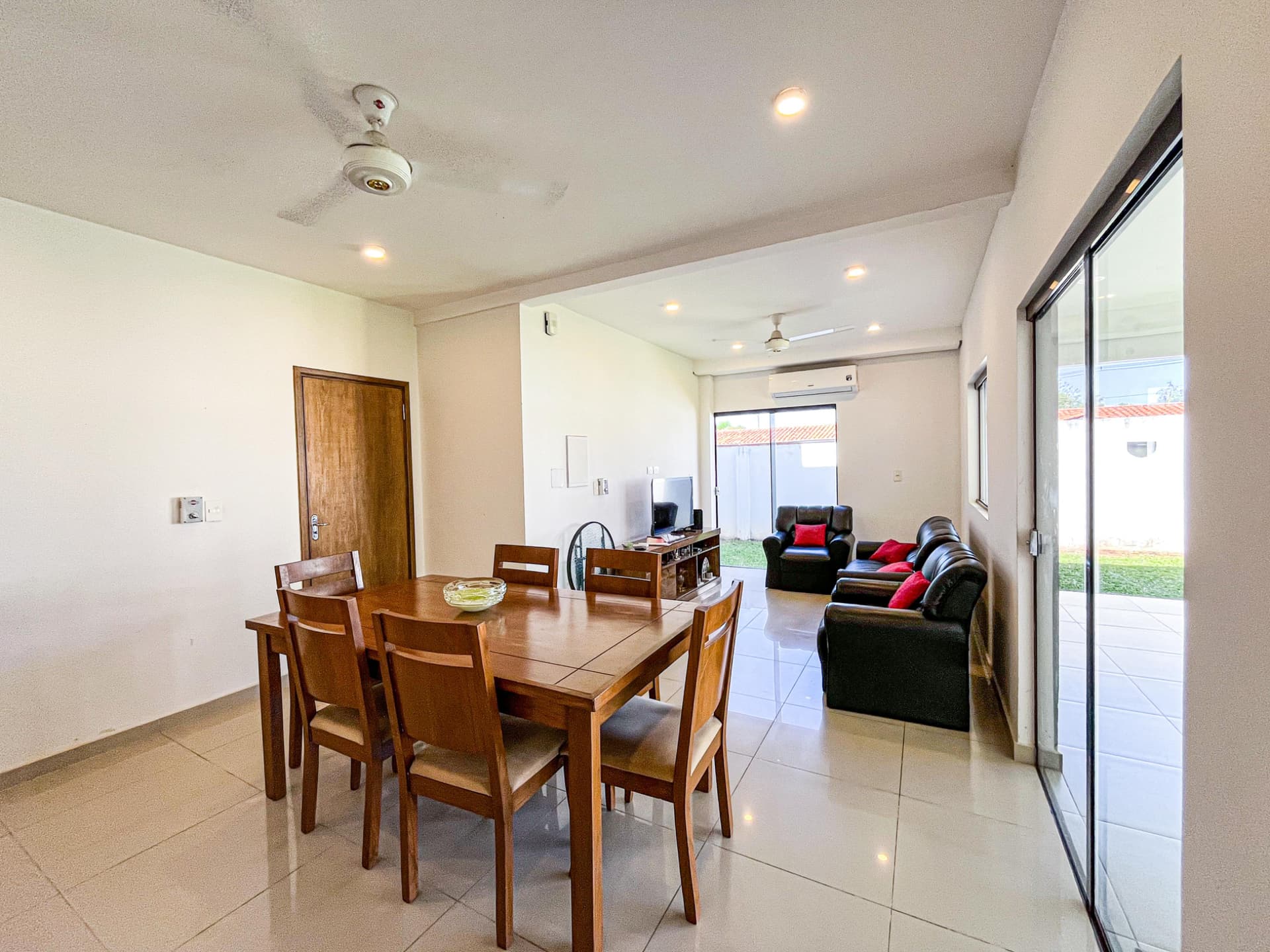 Amplia casa semi nueva en Luque - bº américa, foto 4