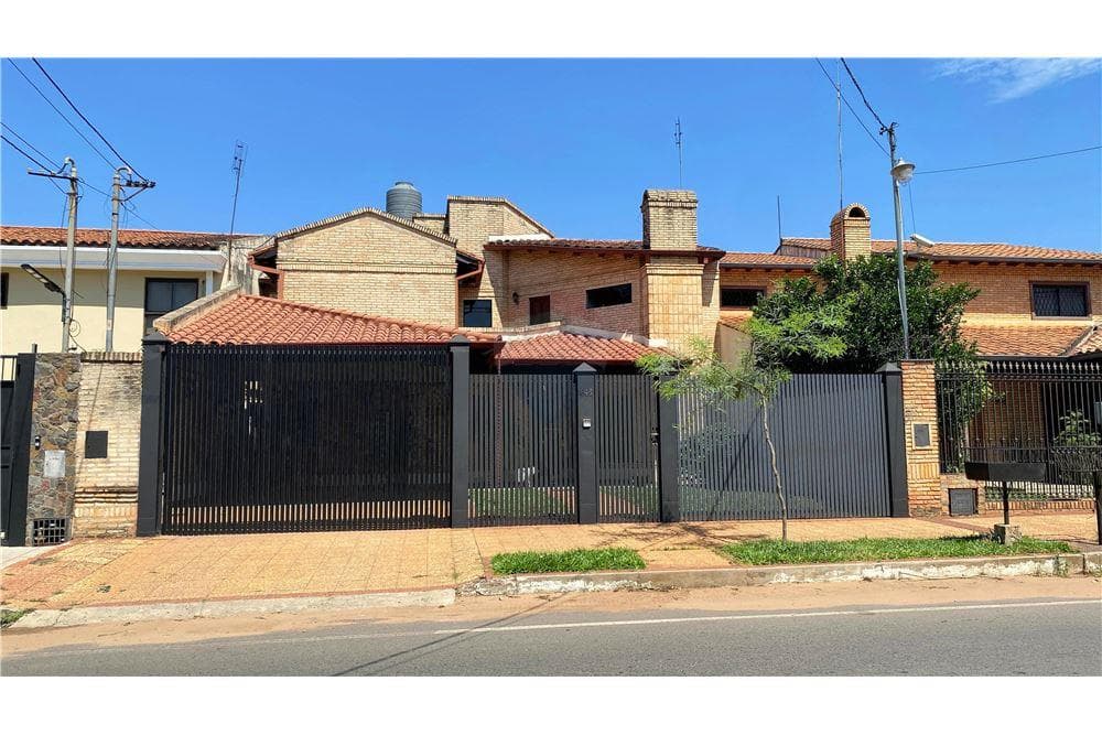 Casa a la venta en zona residencial de Fdo de la Mora Zona Norte- Ingavi, foto 3
