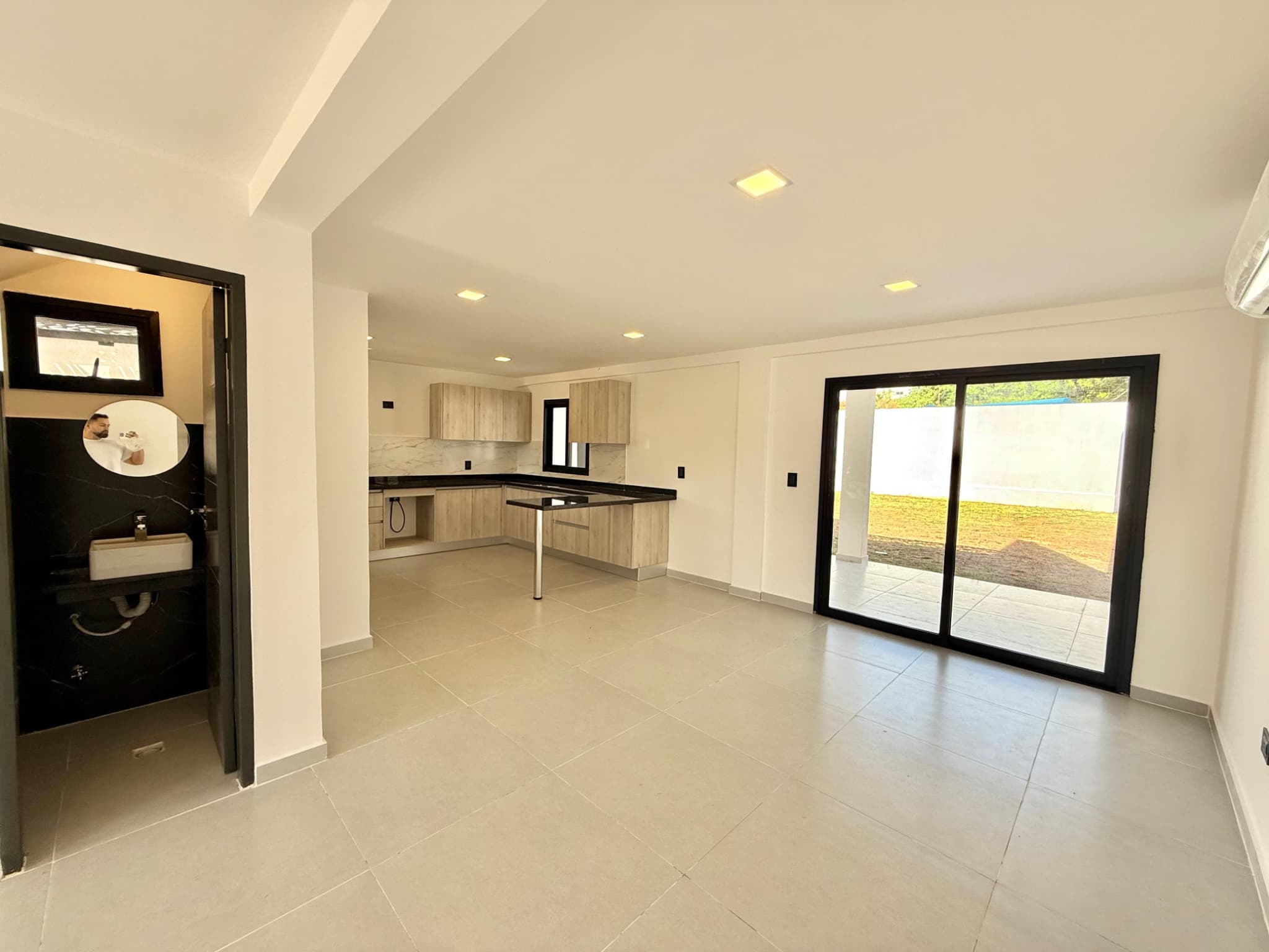 Duplex premium en alquiler y venta en Luque barrio Laurelty — foto 3