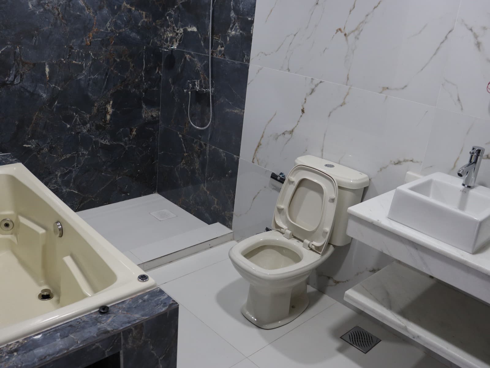 Casa de 5 habitaciones con Piscina en Luque zona Plaza Madero, foto 5