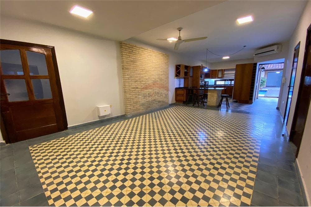 Amplia Residencia en barrio Herrera — foto 3
