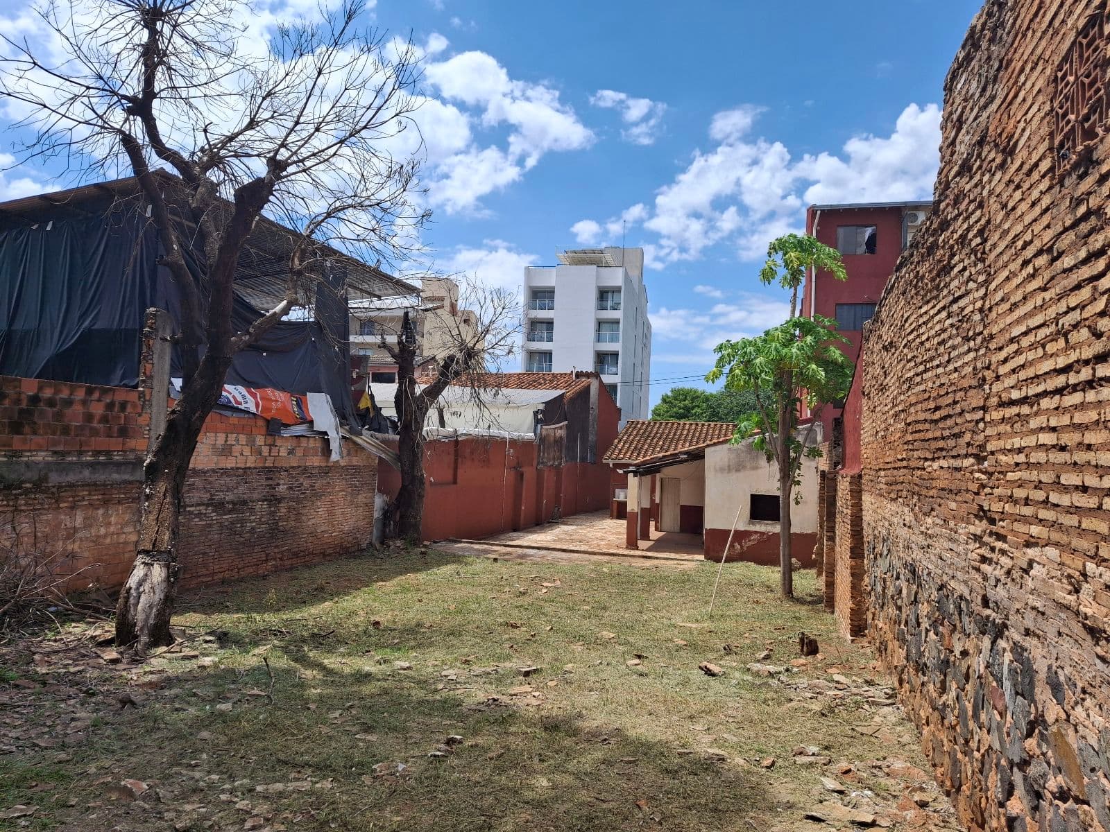 Casa a demoler o refaccionar en Barrio Mburicao, foto 4