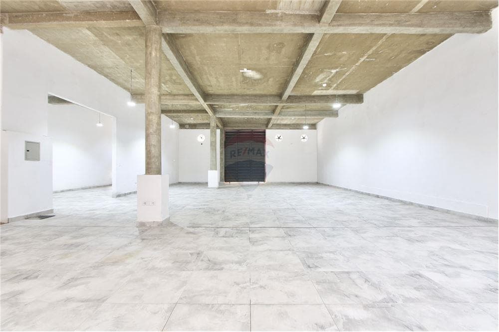Tinglado con Oficinas en Alquiler — foto 2