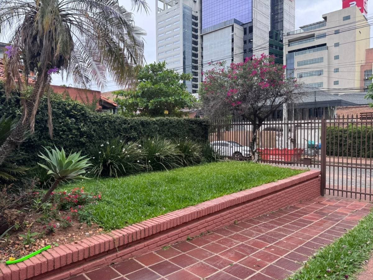 Casa en barrio Manorá, Asunción – zona del shopping del sol, foto 2