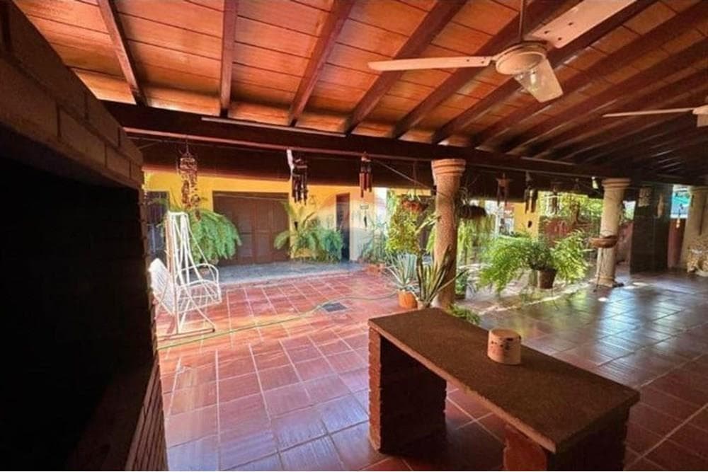 Propiedad sobre Avda. Cacique Lambaré, foto 3