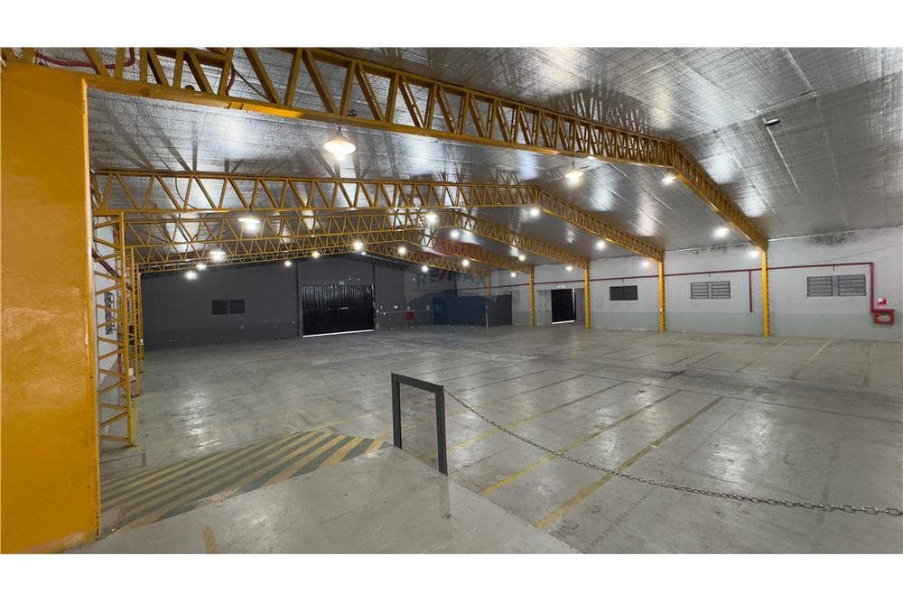 Inmenso depósito con oficinas en Mariano Roque Alonso — foto 3
