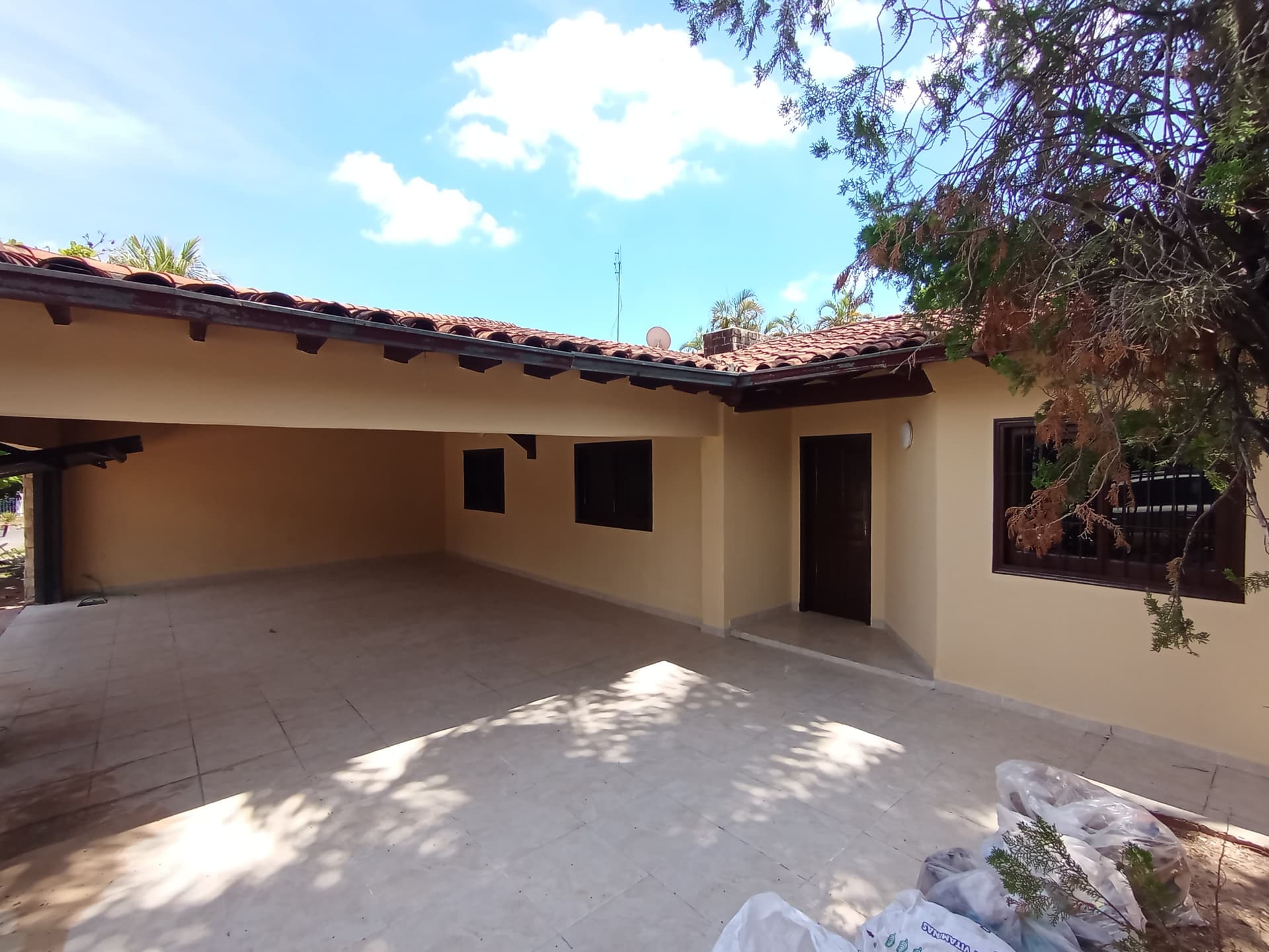Amplia Casa Cuarto Barrio Luque, foto 2