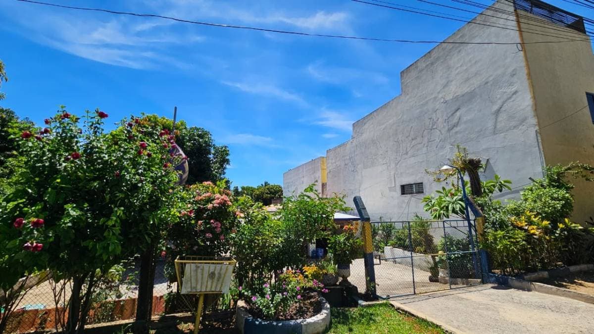 En venta terreno frente a plaza madero Luque, foto 3