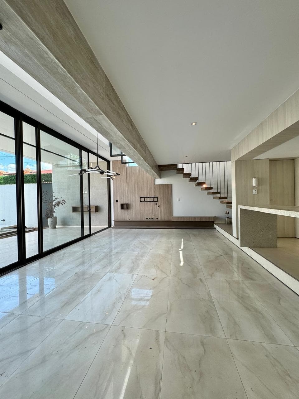 En VENTA !! PRECIOSO y AMPLIO DUPLEX Moderno Estilo Minimalista — foto 4