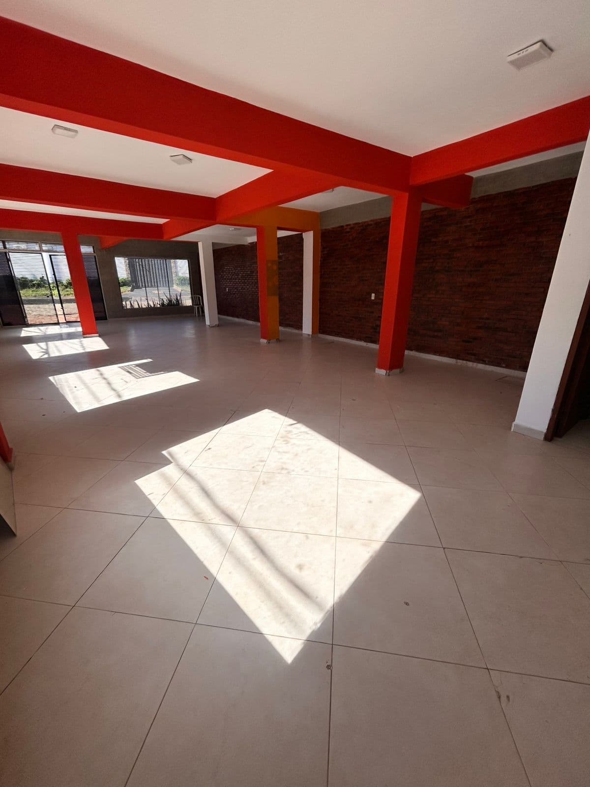 Salon En Alquiler - Lambare!, foto 3
