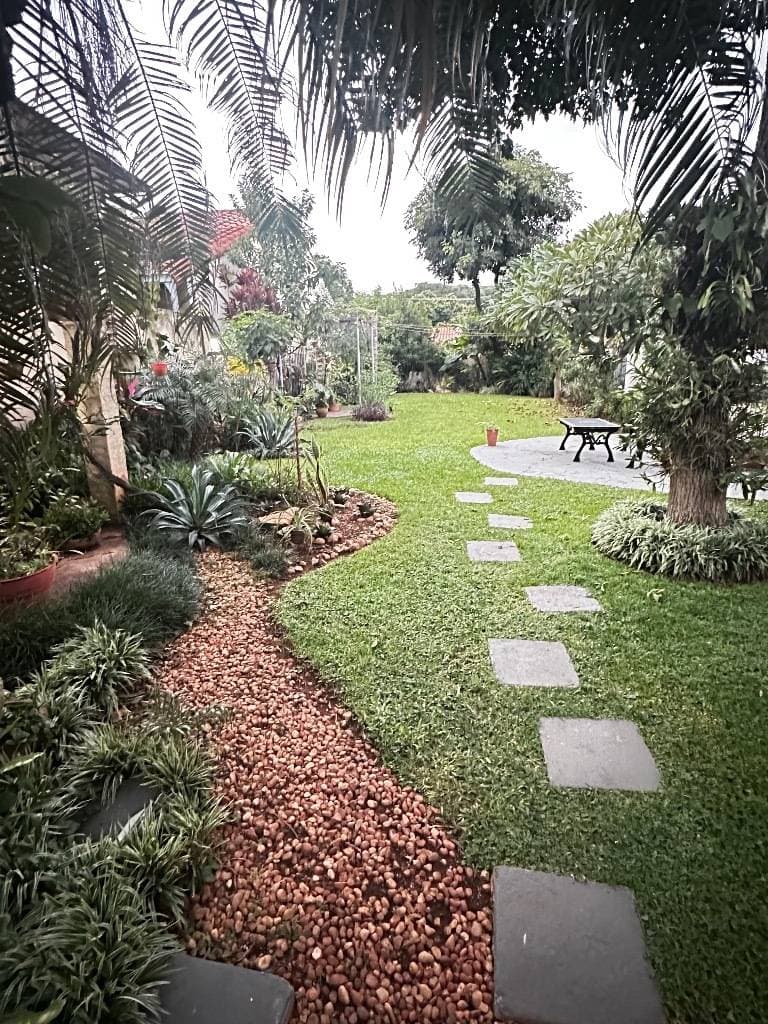 Amplia residencia 6 dorm. con piscina | Vista Alegre