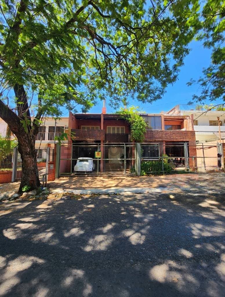 Residencia en barrio Las Mercedes sobre juan de salazar casi gral. Santos