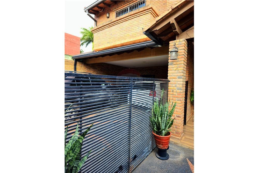 casa con piscina en Fernando de la Mora zona Laguna Grande, foto 2