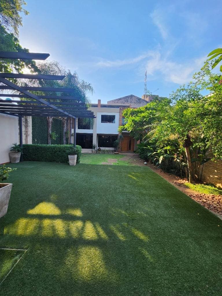 de Residencia con Local Comercial Barrio Mburicaó, foto 1