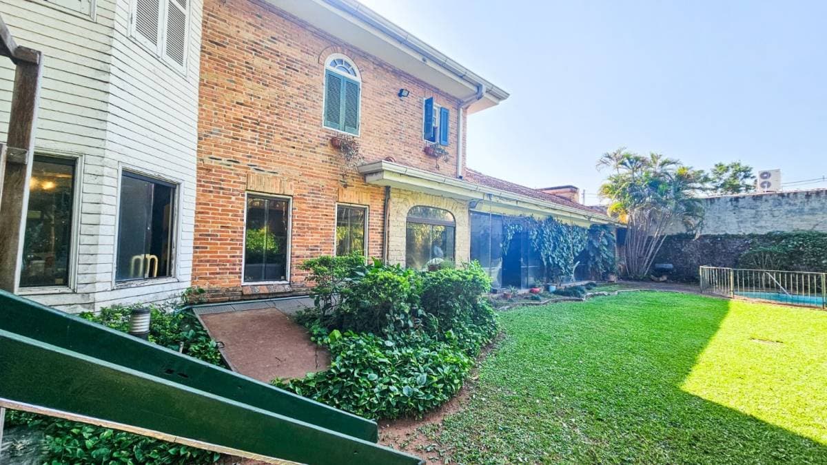 En venta hermosa casa en Las Lomas zona banco central