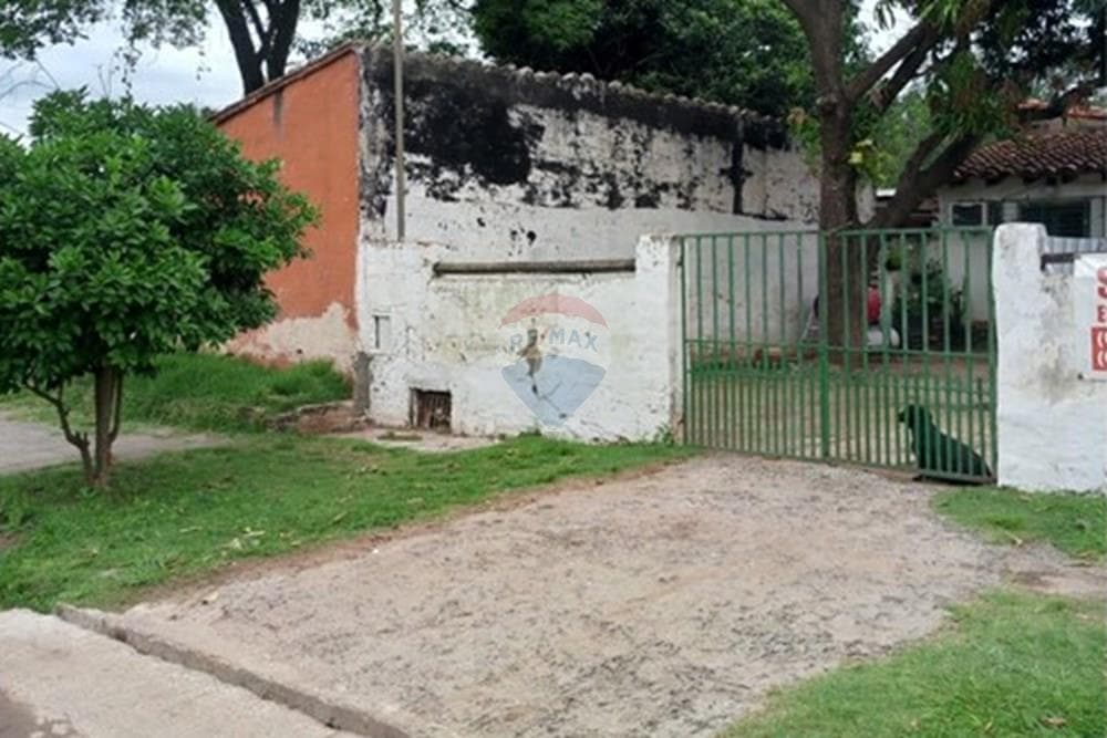 Vendo Casa En Barrio Ytay: Oportunidad En Asunción