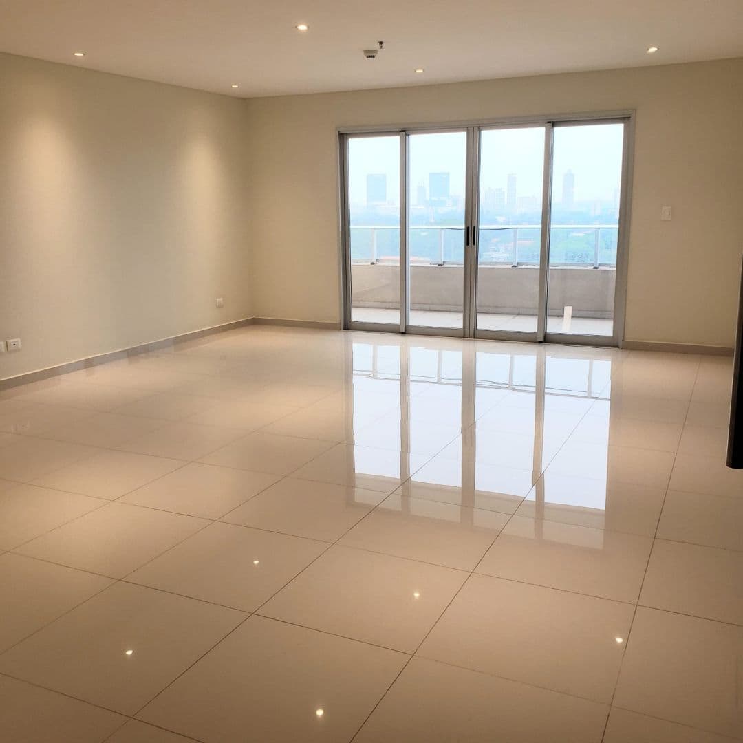 Departamento en venta de 4 ambientes en Mcal Estigarribia, foto 3