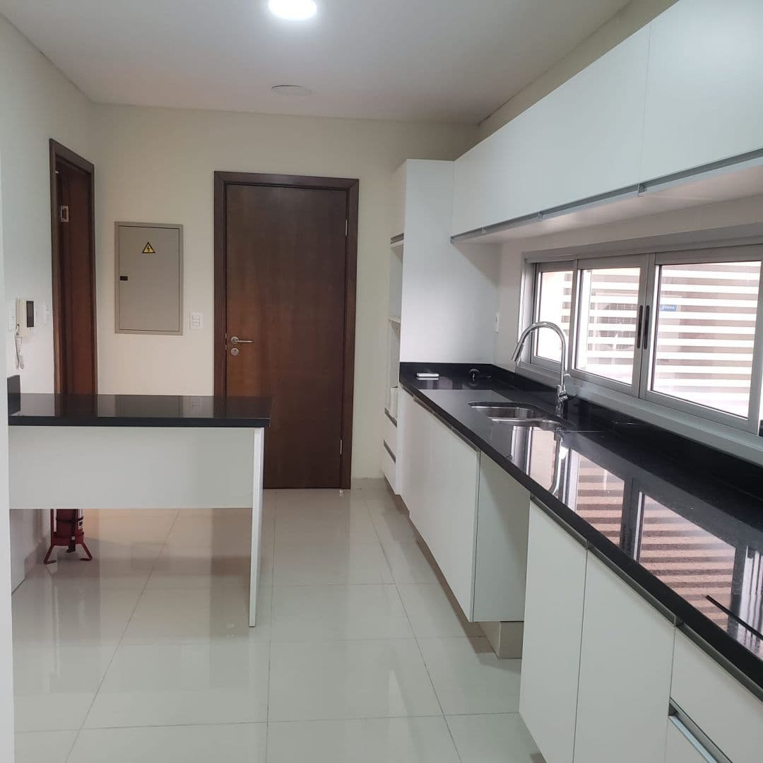 Departamento en venta de 4 ambientes en Mcal Estigarribia