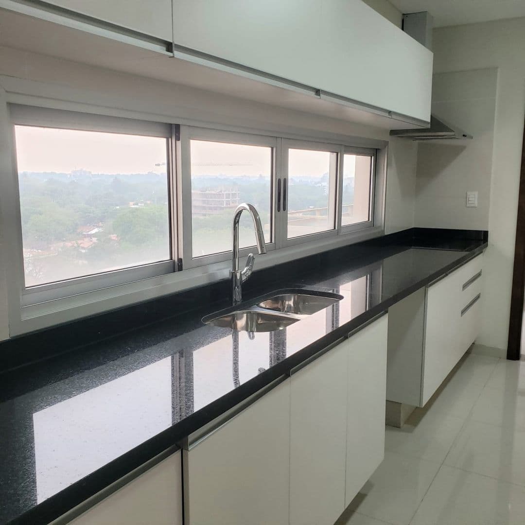 Departamento en venta de 4 ambientes en Mcal Estigarribia, foto 2