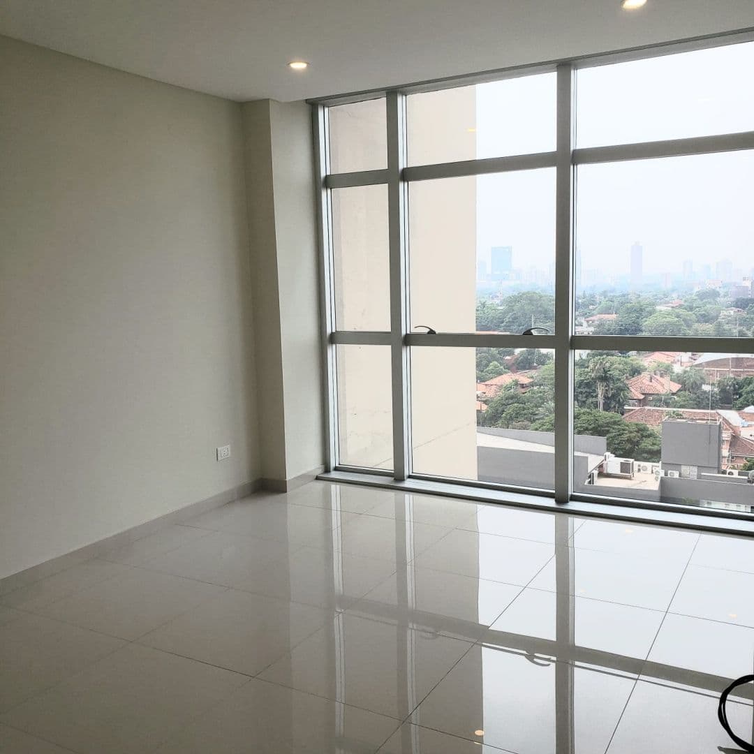 Departamento en venta de 4 ambientes en Mcal Estigarribia, foto 4