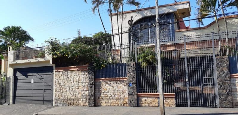 Casa en venta de 5 ambientes en Barrio Obrero, foto 2