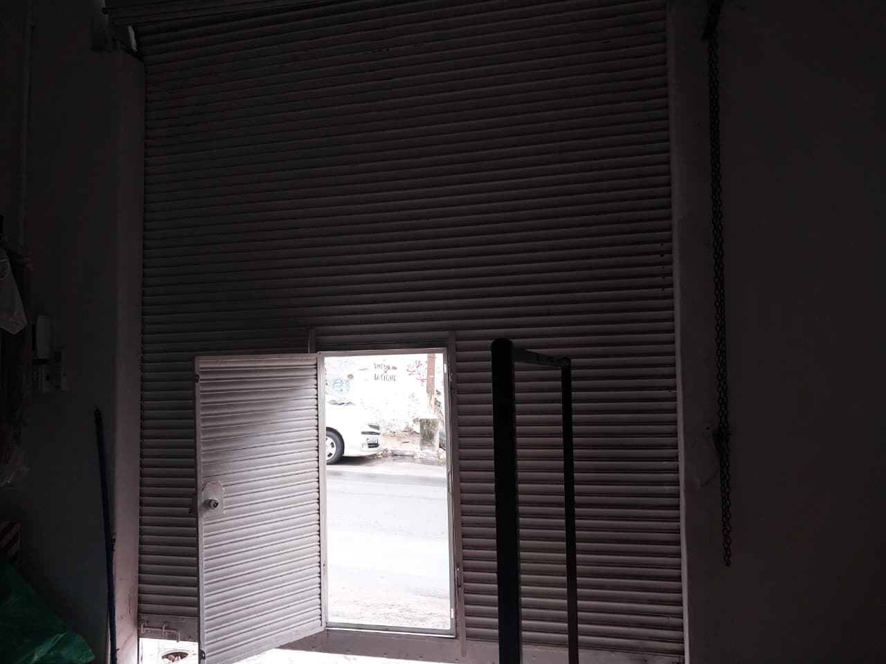 Salon comercial sobre montevideo casi manduvira, foto 5