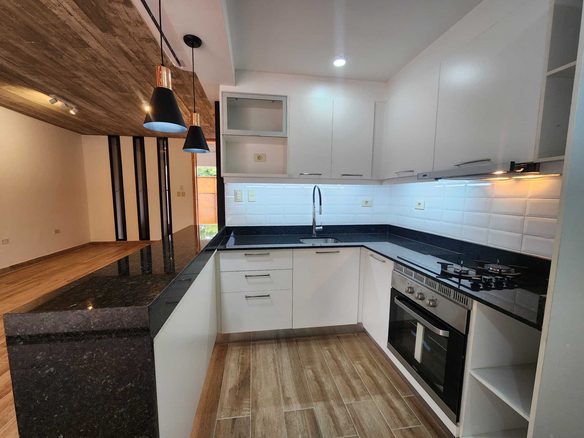En Alquiler - Hermoso Duplex Con Amplio Jardin Zona Peron, foto 2