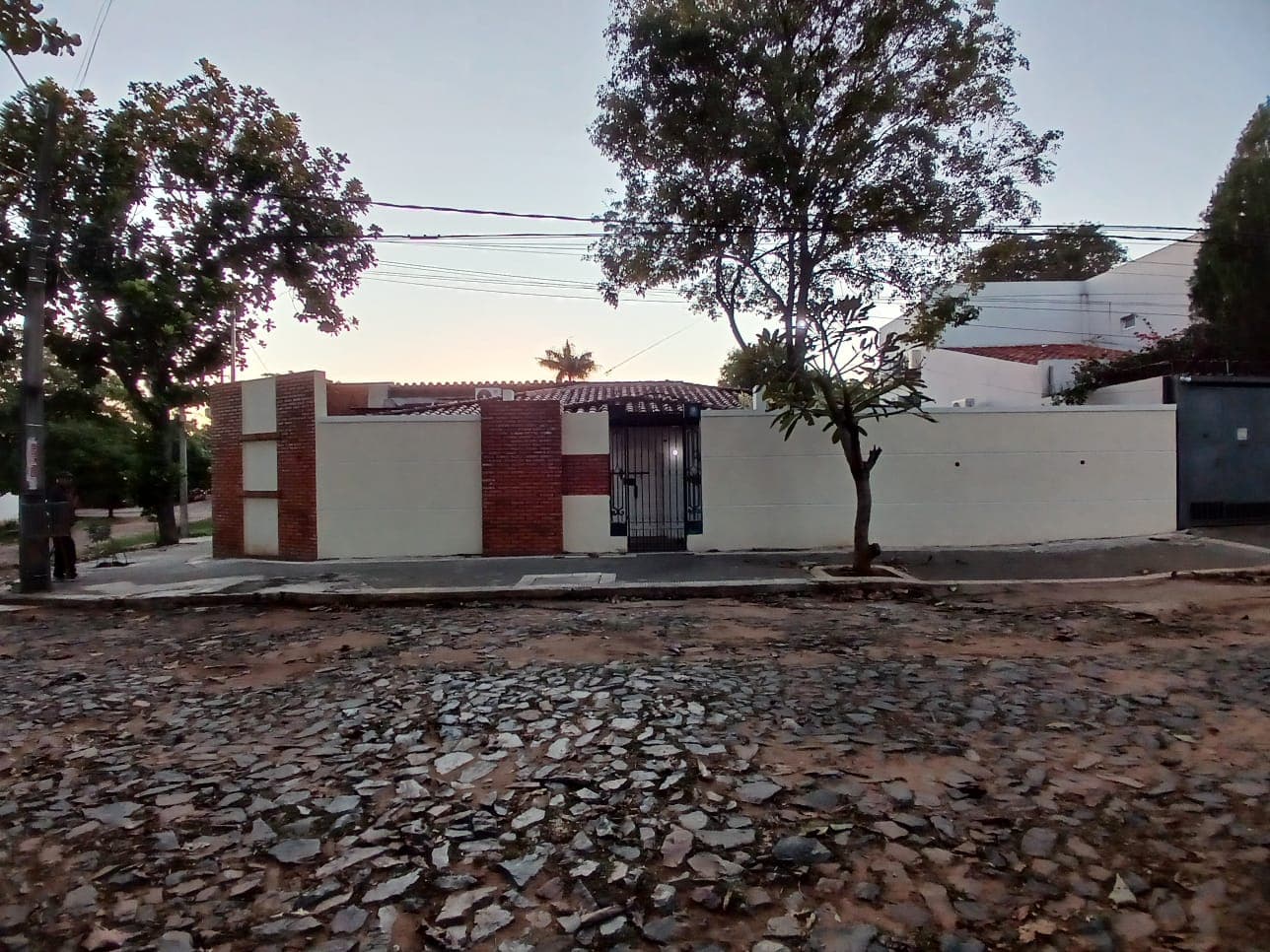 Casa en Esquina para Oficina.Las Lomas Carmelitas Zona BCP, foto 1