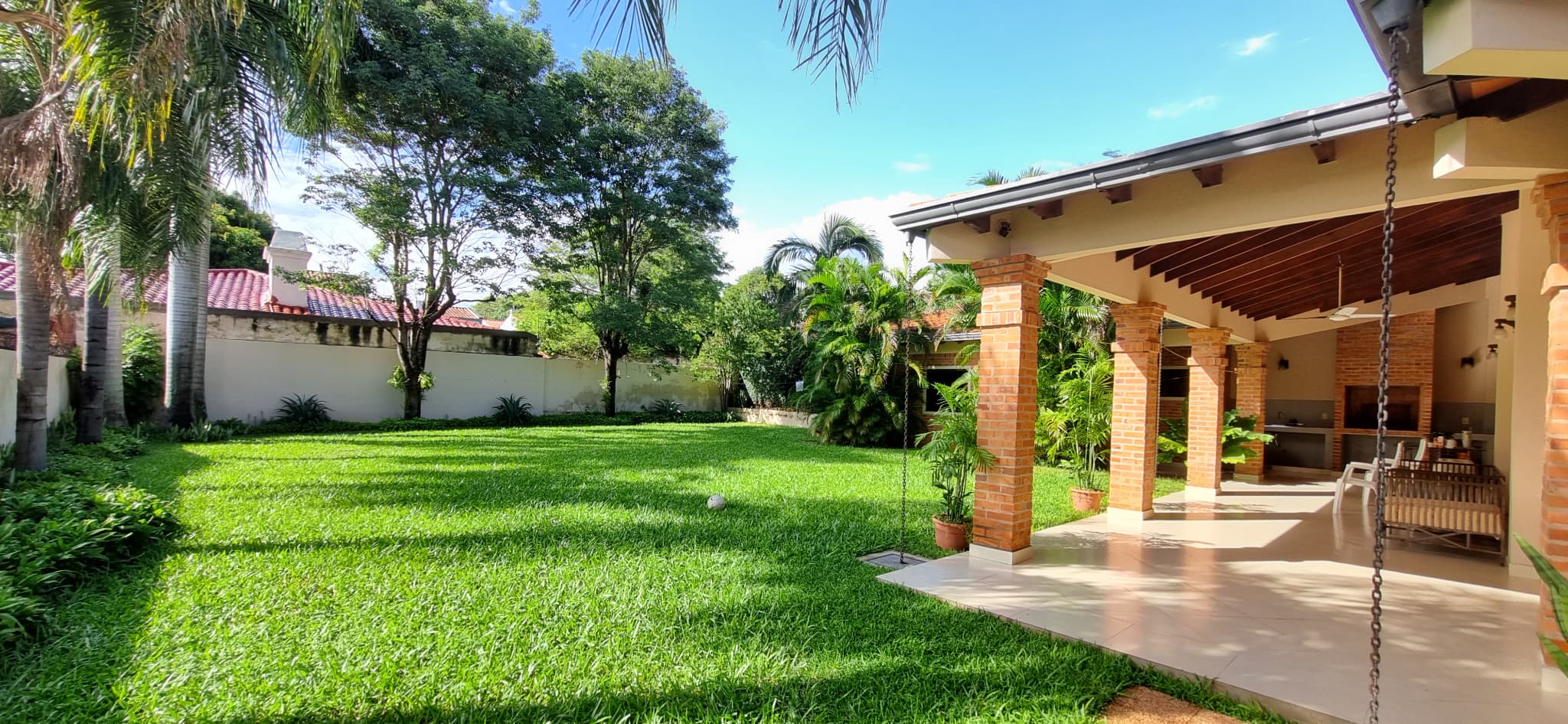 Casa en Lambaré / 4 Dormitorios y amplio patio de 800m2 — foto 5