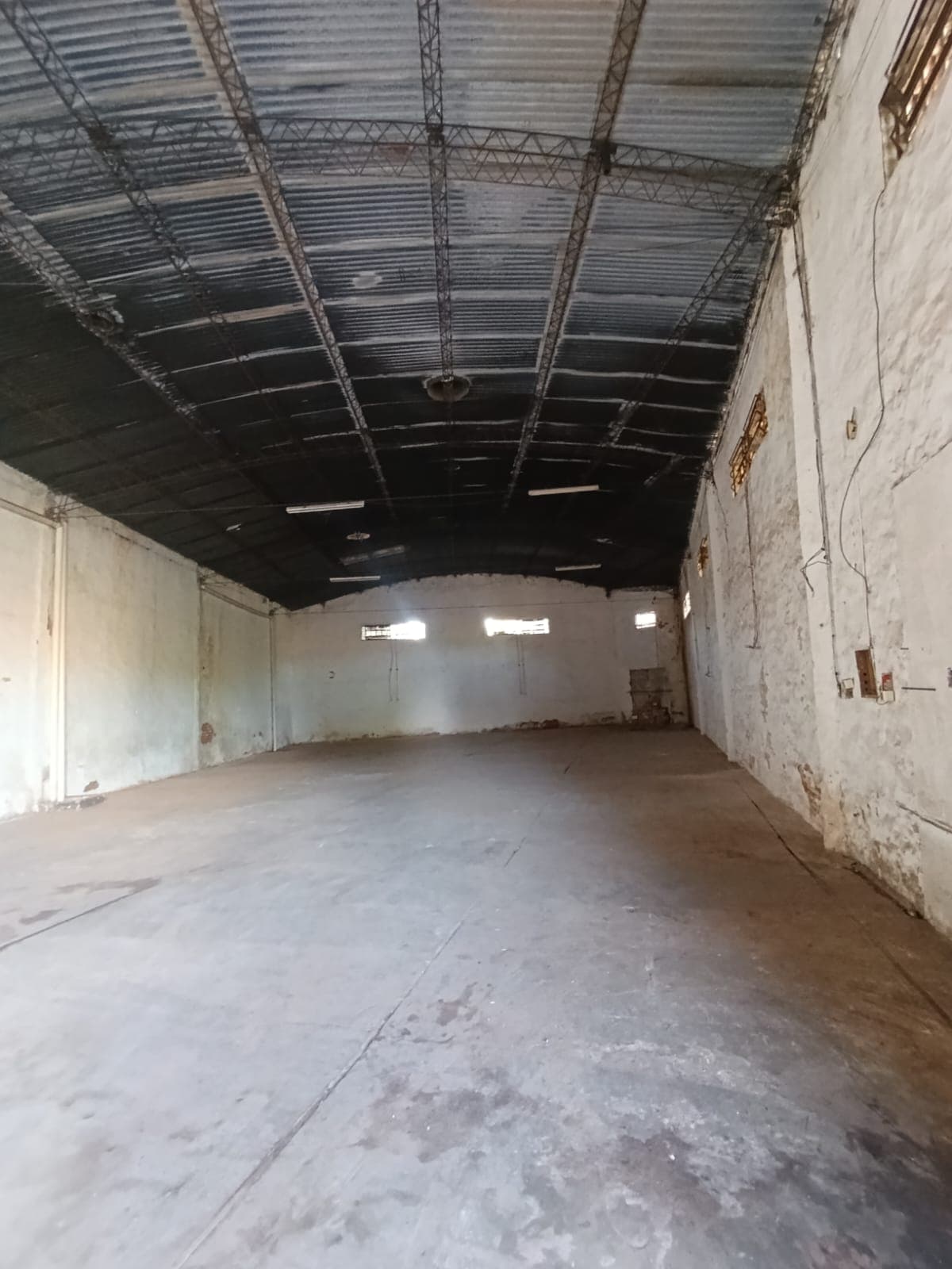 En alquiler – depósito comercial barrio hipodromo, foto 2