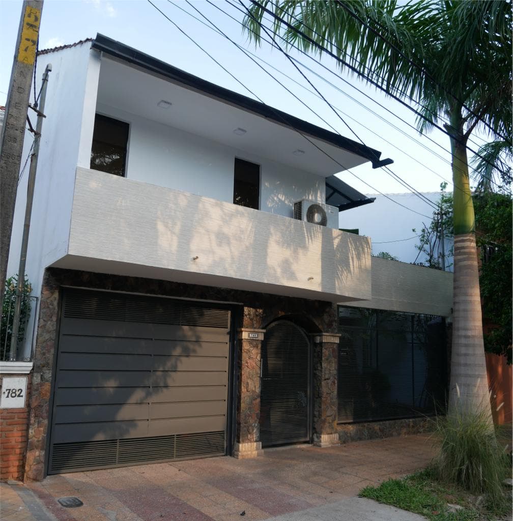 Se vende o alquila exclusiva residencia amoblada con piscina. Bo mcal lópez, foto 4