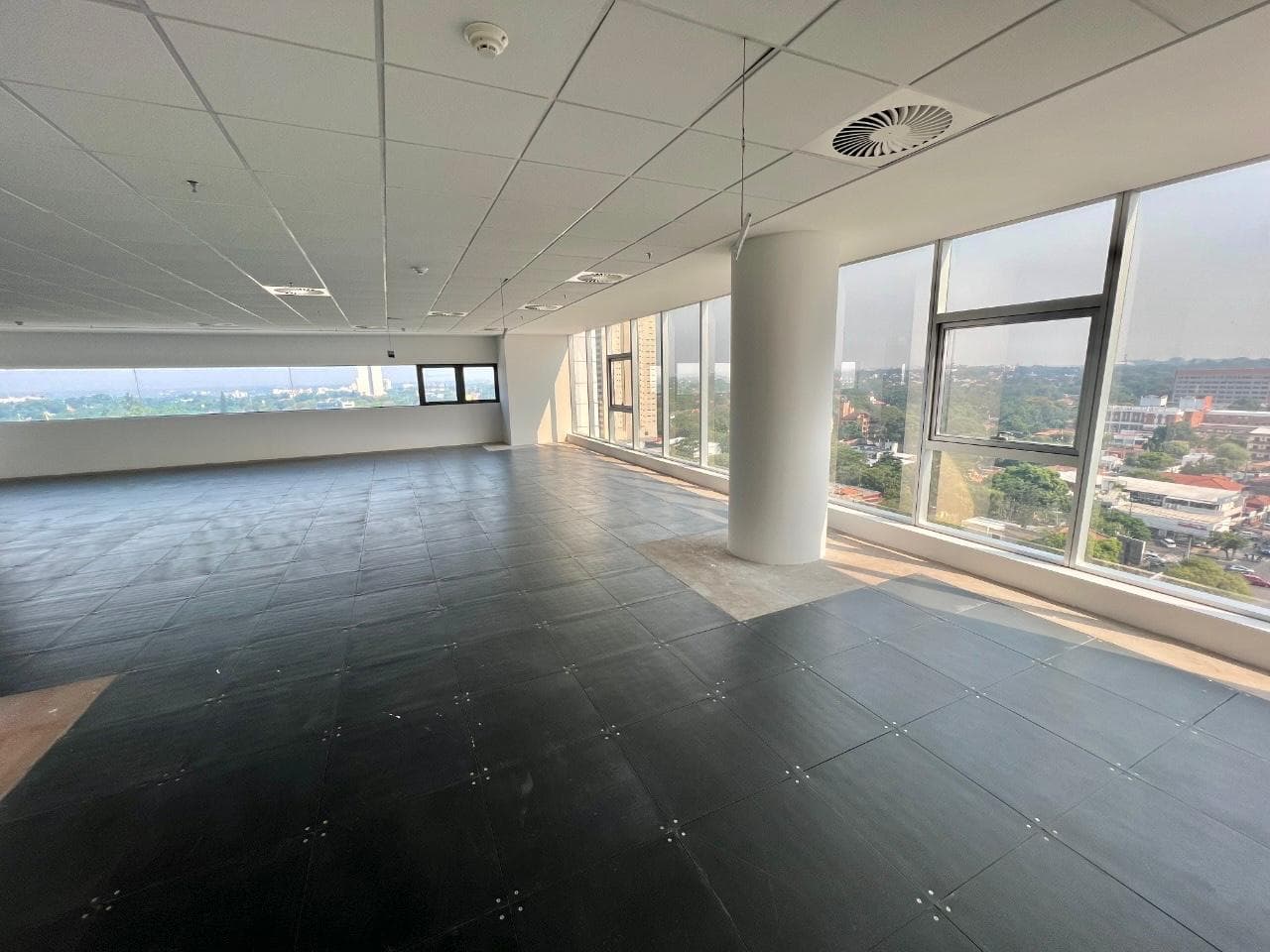 En Alquiler Oficina Corporativa sobre Avda. Mcal. López - Villa Morra A053, foto 3