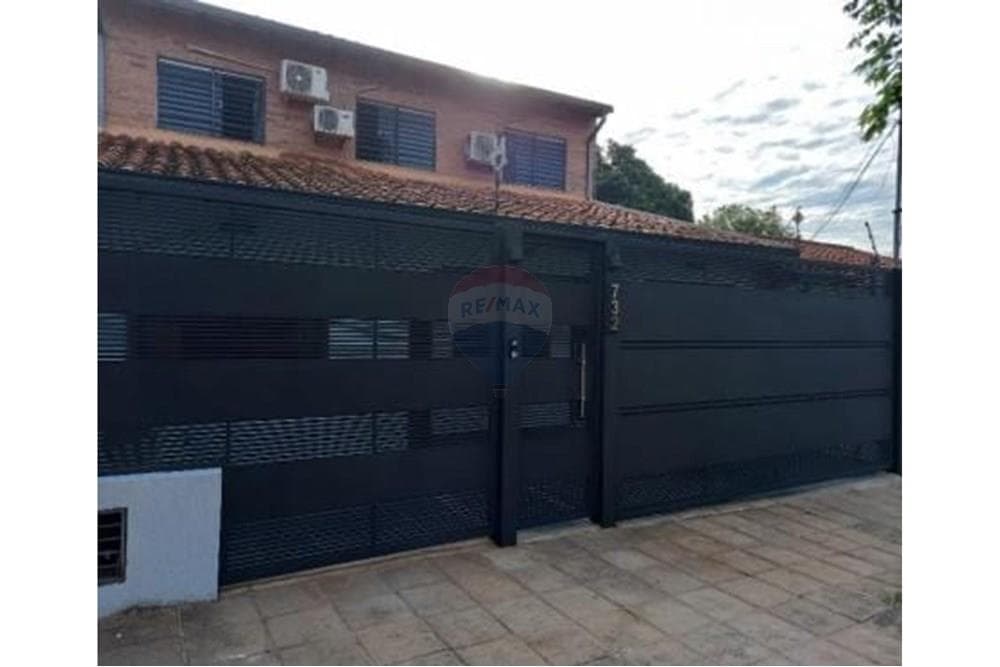Alquiler de casa zona lambare