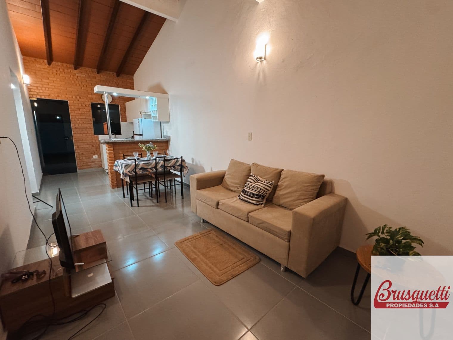 Casa en venta de 2 dormitorios c/ cochera en Mariano Roque Alonso, foto 3