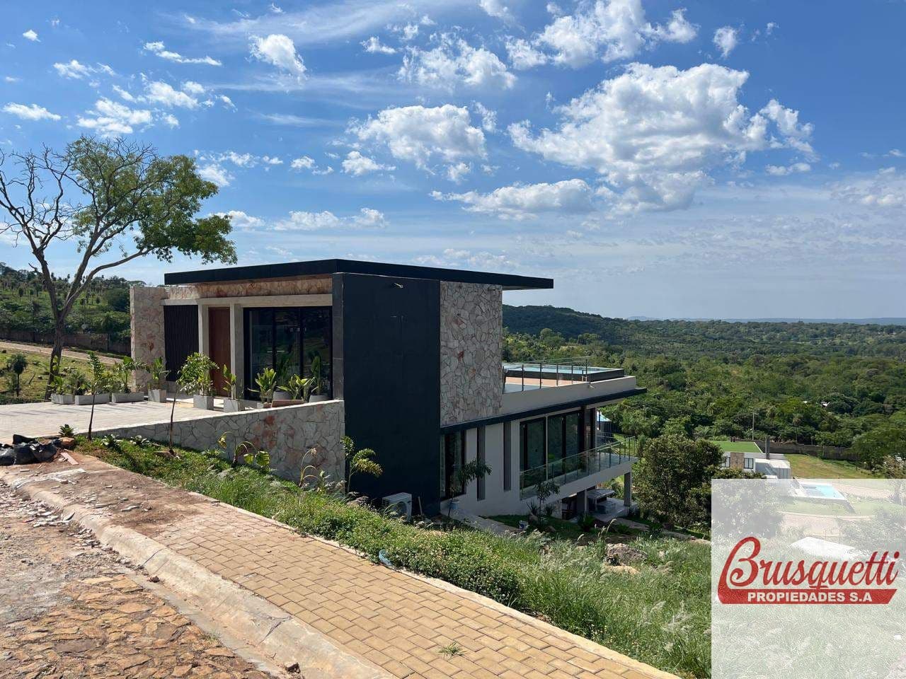 Casa en venta c/ cochera en San Bernardino