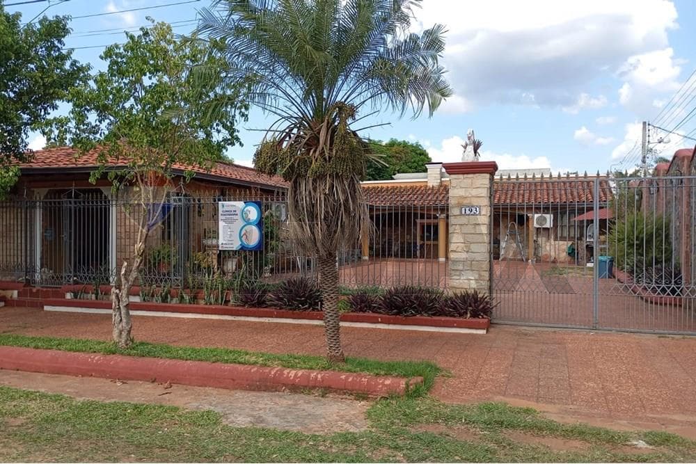 una hermosa y amplia casa en Laurelty Luque, foto 2