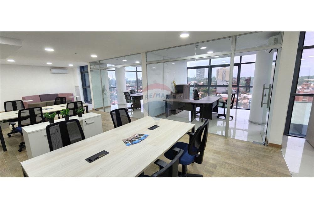 Oficina premiun semipiso con vista exclusiva!